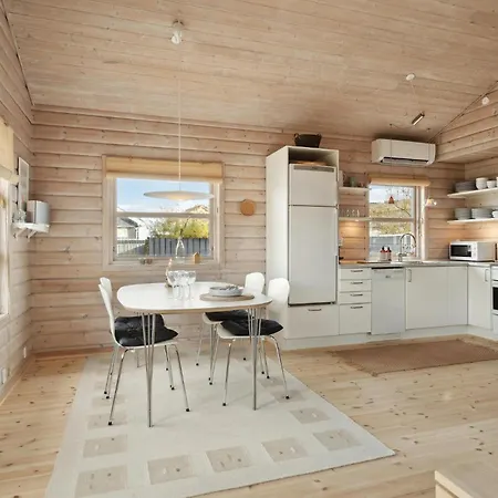 بيت للعطل 3 Bedroom Lovely In